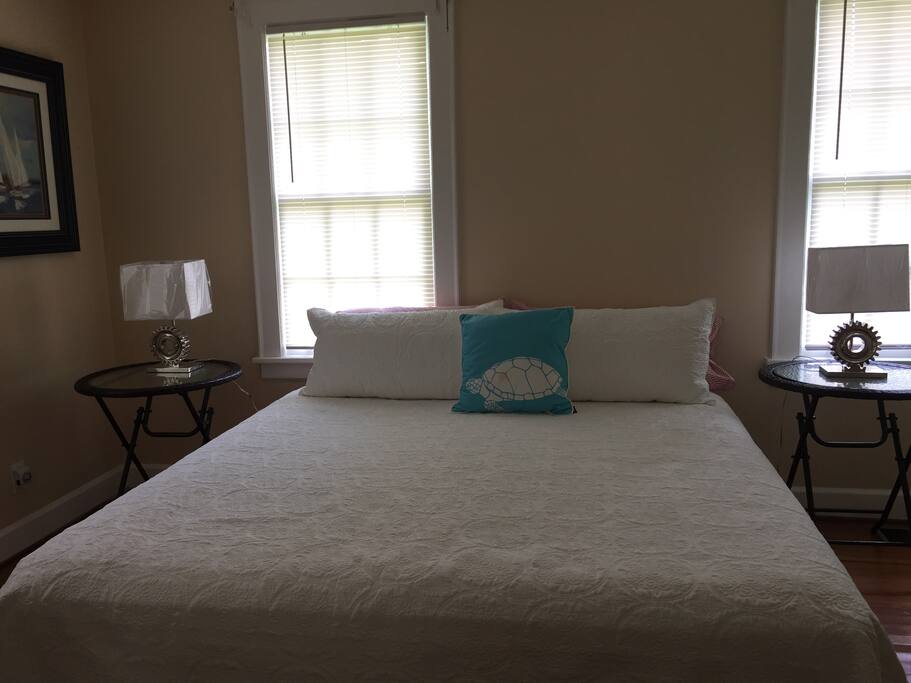 SAIL BEDROOM, KING BED, PILLOW TOP MATTRESS