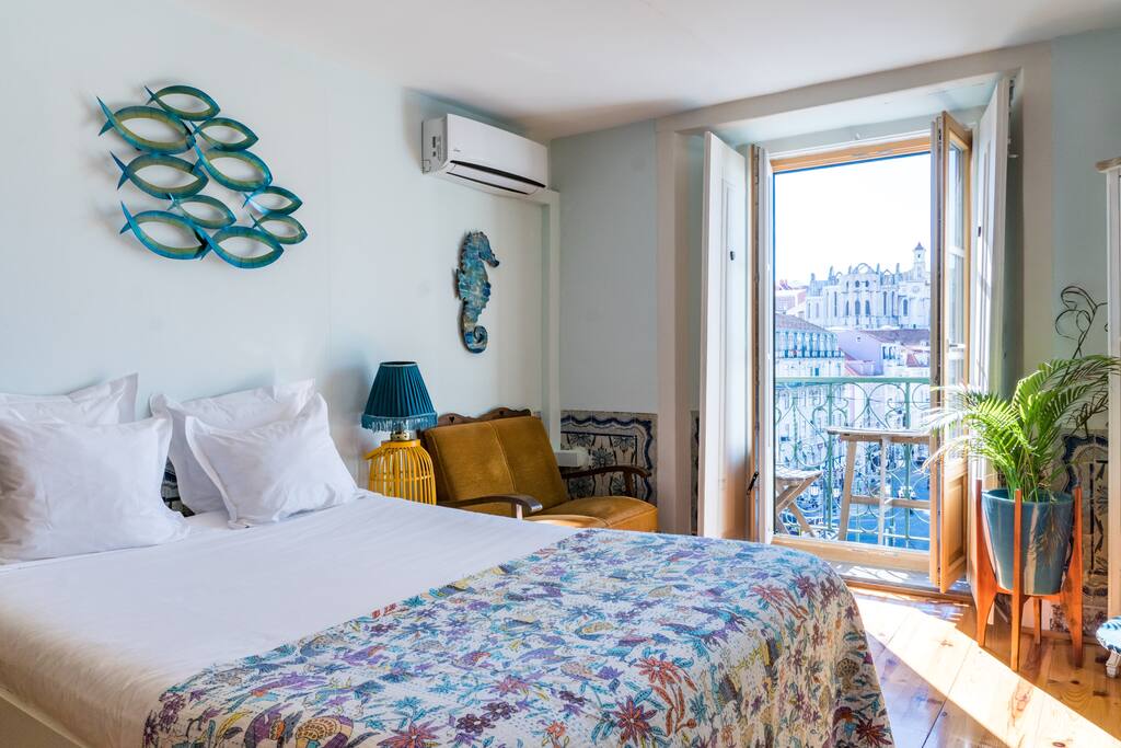 Comfortable double bed