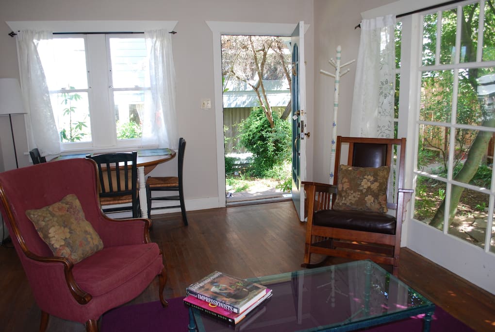 Cottage 1: Living room