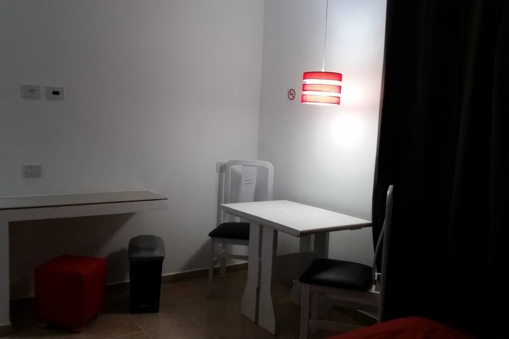 DORMITORIO 1 MESAS