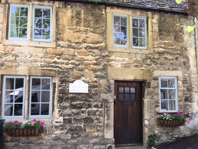 Apple Tree Cottage, 2 bedroom Cotswolds cottage