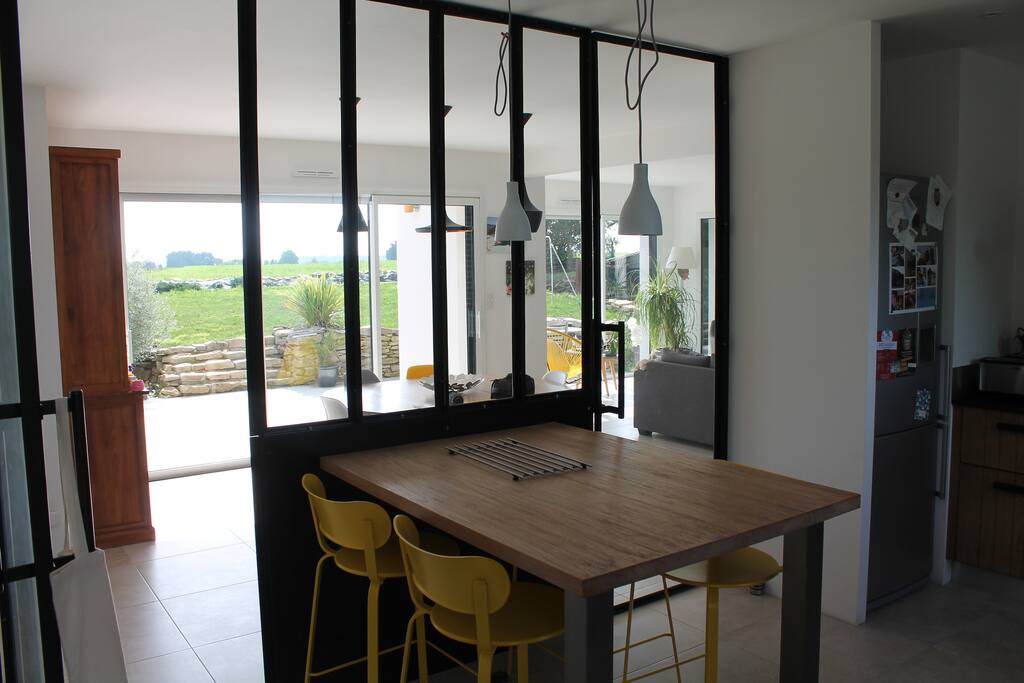 Verrière séparant cuisine et salle à manger