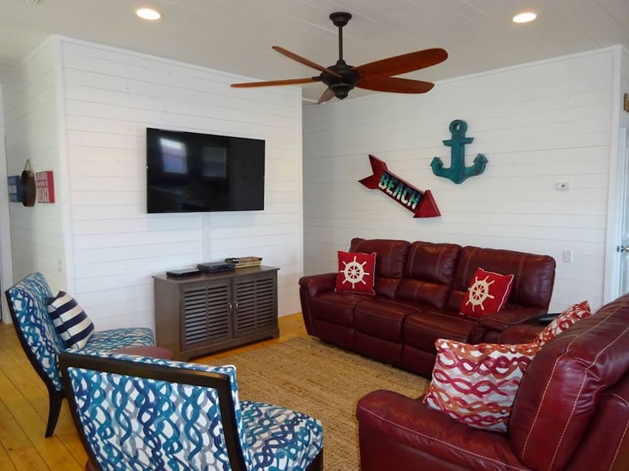 Living Area. Some seats recline