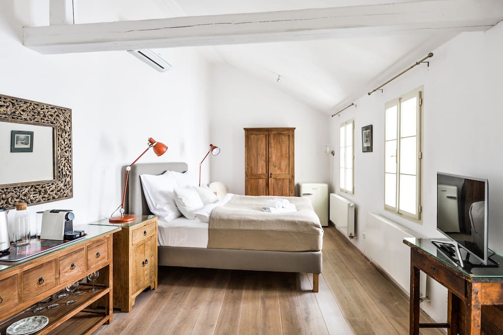 COZY QUIET STUDIO AT CHARLES BRIDGE Apartments for Rent in Prague