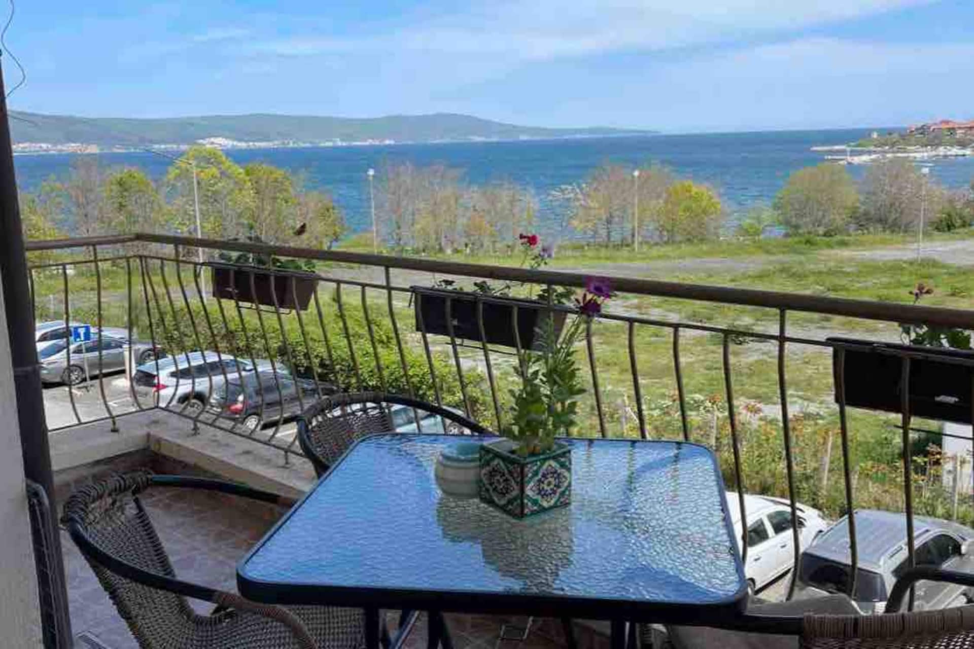 Lovely 2-bedroom apartment with amazing sea view