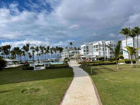 Cozy and elegant penthouse on the beach!