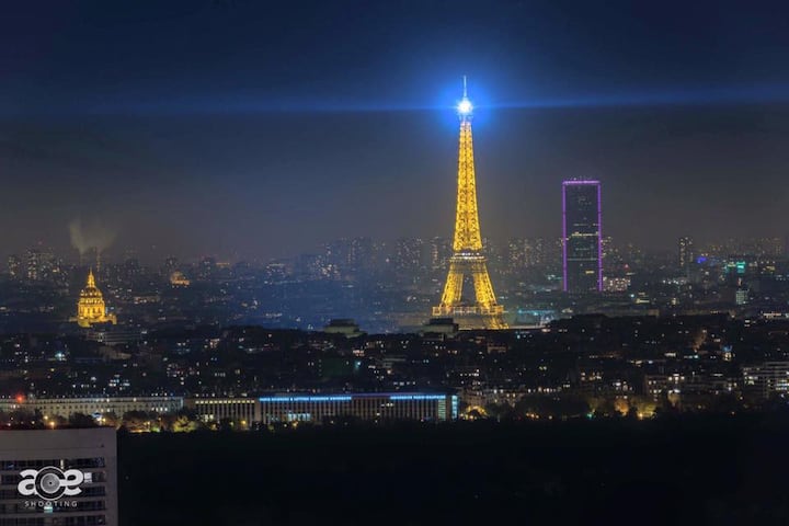 Panoramic view over Paris | 5' from subway network