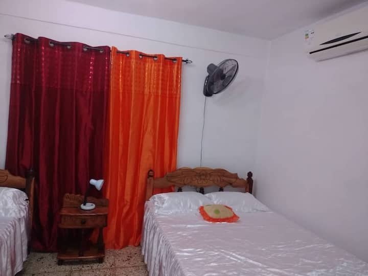 Komfortables Matratzenzimmer 4, 24 Stunden warmes und kaltes Wasser und gute Aussicht