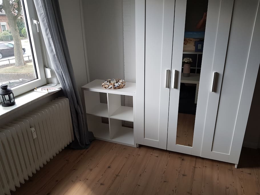Kleiderschrank