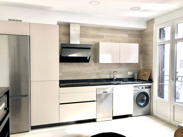 Foodies Location. Surf. Netflix 3 BDR gallery image 3