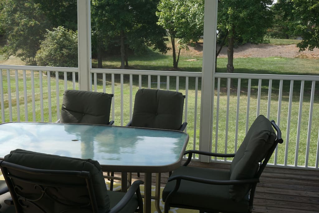Sliding doors in the dining area lead to a screen porch with comfortable seating