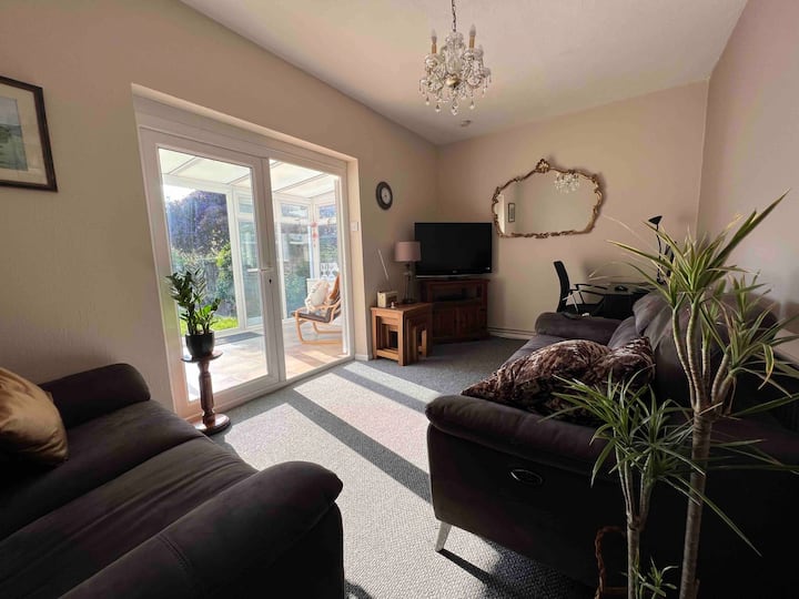 Quaint 2 Bed Bungalow 1 Mile From The Seafront - Southend-on-Sea