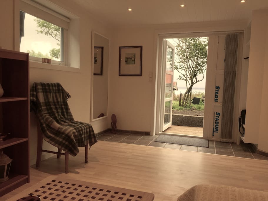 Seaview through the frontdoor.