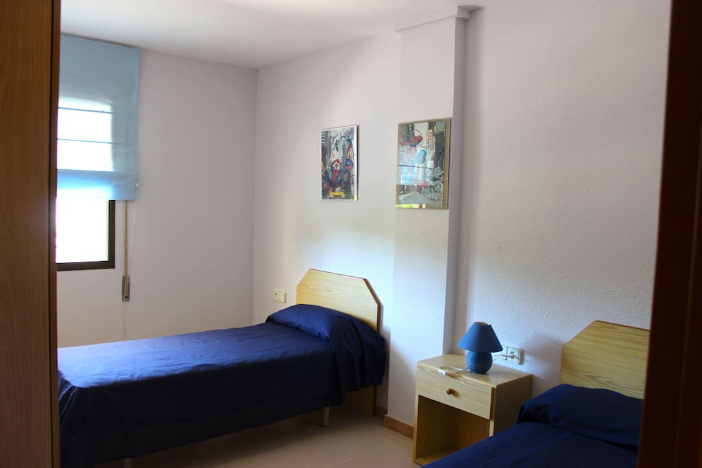 Dormitorio camas individuales / Two-bed bedroom
