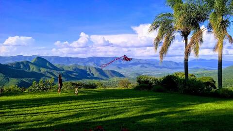 Modern Off-Grid Cottage + Stunning View, Vumba