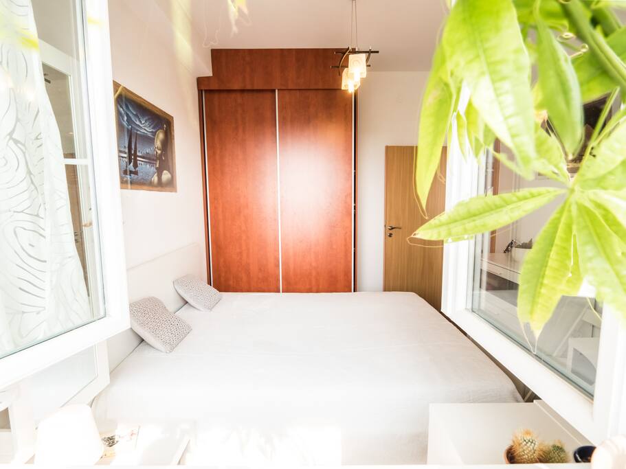 The bedroom for 2 guests