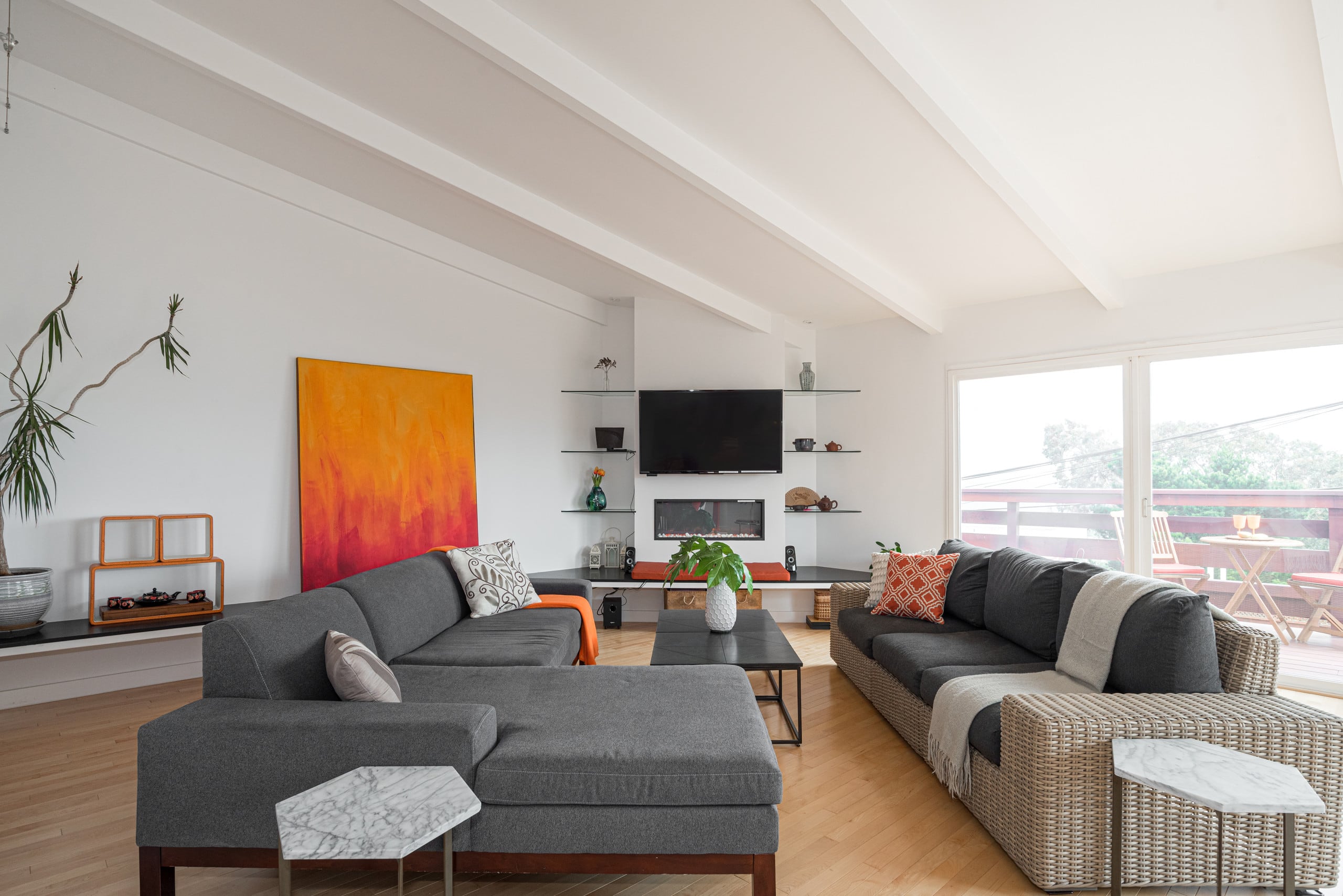 Home in San Francisco · ★5.0 · 2 bedrooms · 2 beds · 2 private baths - Image 2