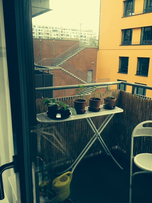 Der schöne, gemütliche Balkon. Mein Lieblingsort in der Wohnung