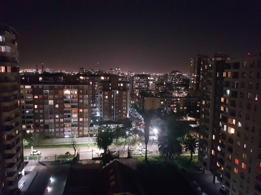 Hermosa vista nocturna que te llamara a la paz y la reflexión...pero tambien para beber un buen trago disfrutandola