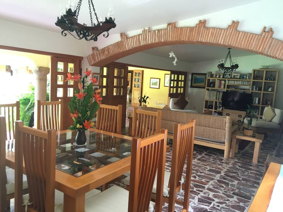 Los espacios abiertos le permiten disfrutar la casa al 100%
