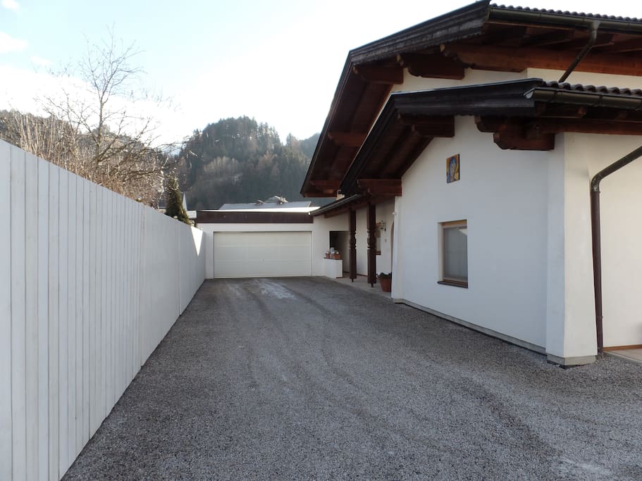 Haus Außenansicht Einfahrt