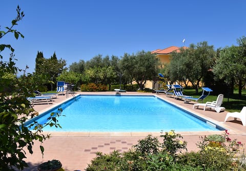Two villas (20pax), pool & gardens -Unique estate