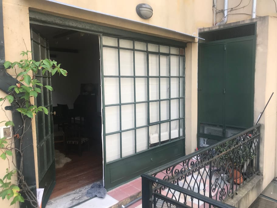 Entrada y balcón de mi casa