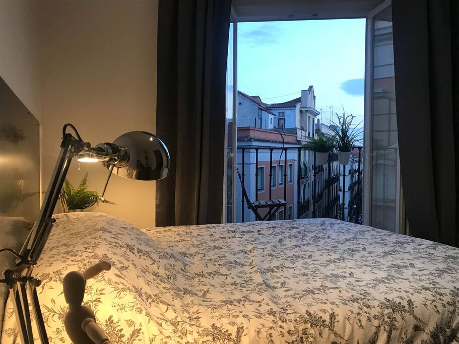 Cama en la habitación matrimonial