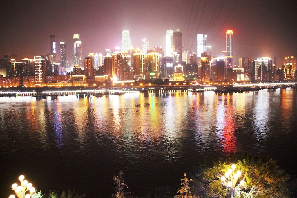 向前:重庆最美最具代表的立体夜景——渝中半岛!