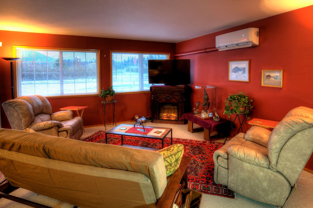 Casa Habanero. Quiet 2 bedroom 2 full bath + futon on over 1 acre with tons of parking for boats and RV's.