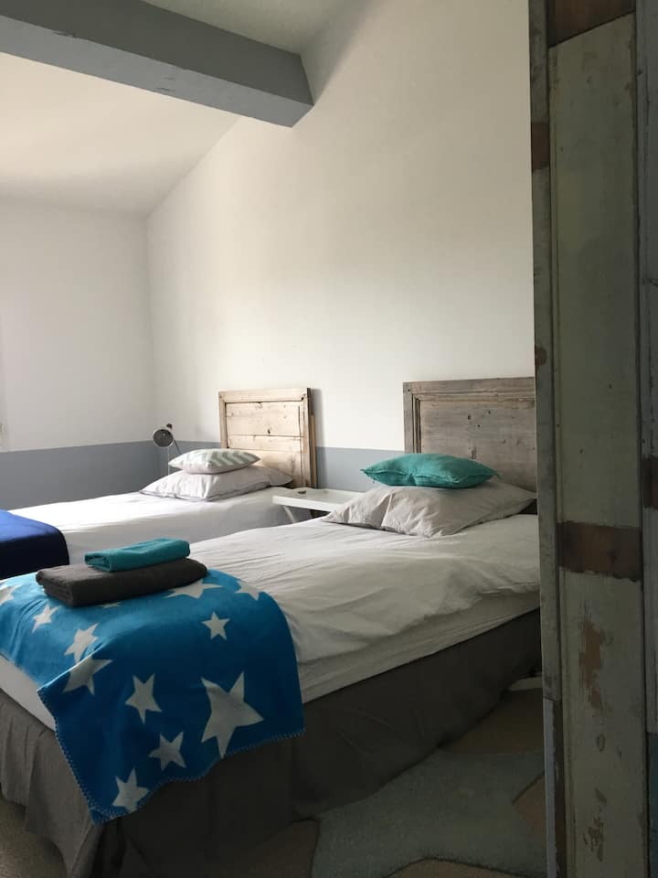 Dhoma e gjumit #2, kati i parë