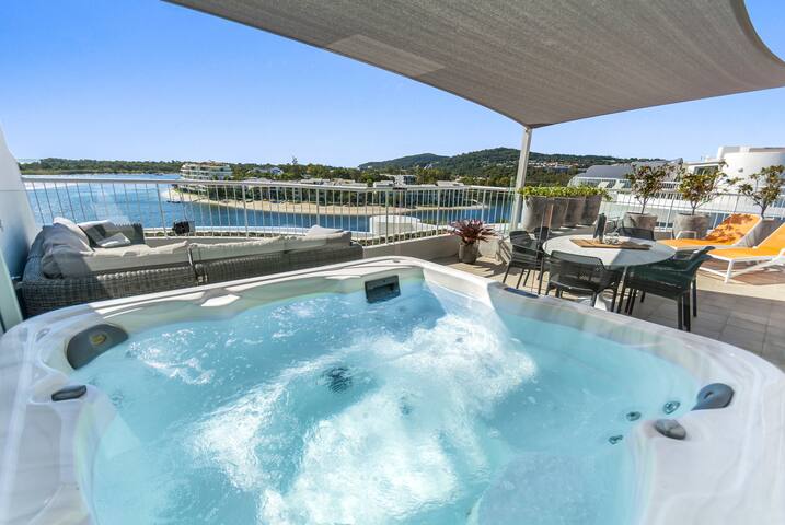 Alluring Riverside Penthouse gallery image 5