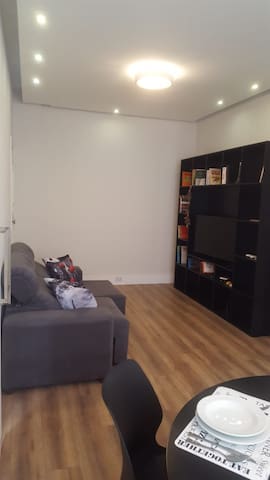 Apt moderno, completo e bem localizado.