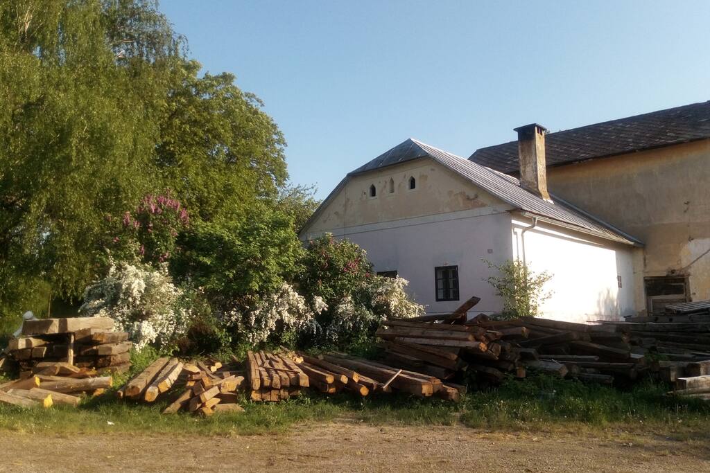 Dom mlynára s mlynom za chrbtom