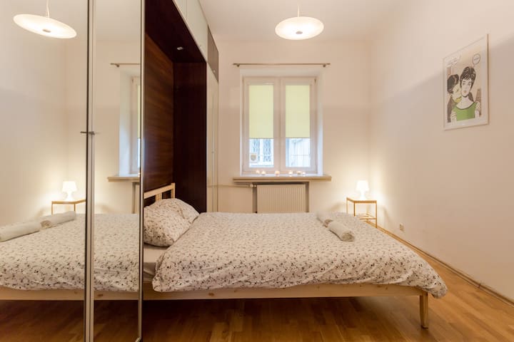 Superb room in front of Central Railway Station