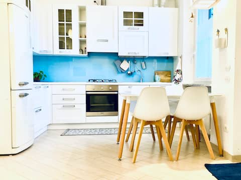 “The blue flower” silence, comfort & wi-fi with fiber