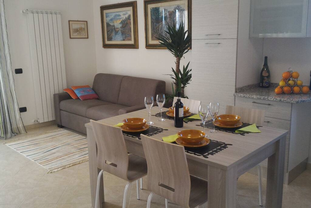Zona pranzo e soggiorno