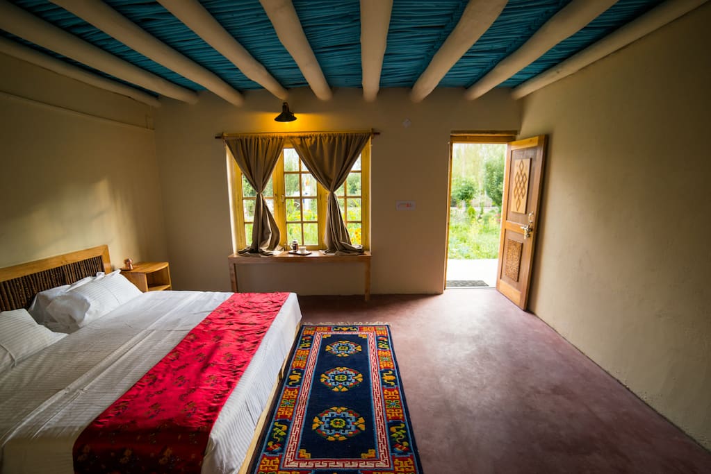 Traditionally decorated rooms with fine linens.