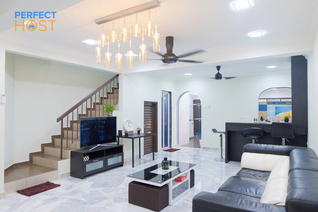 Spacious living room
