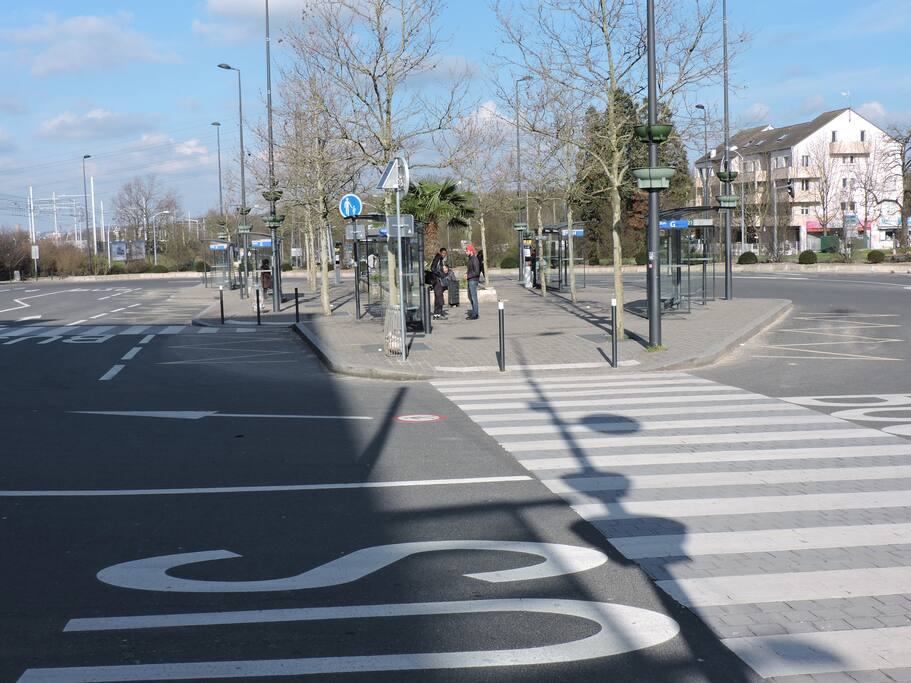 La statio de bus à côté du RER de Boissyy