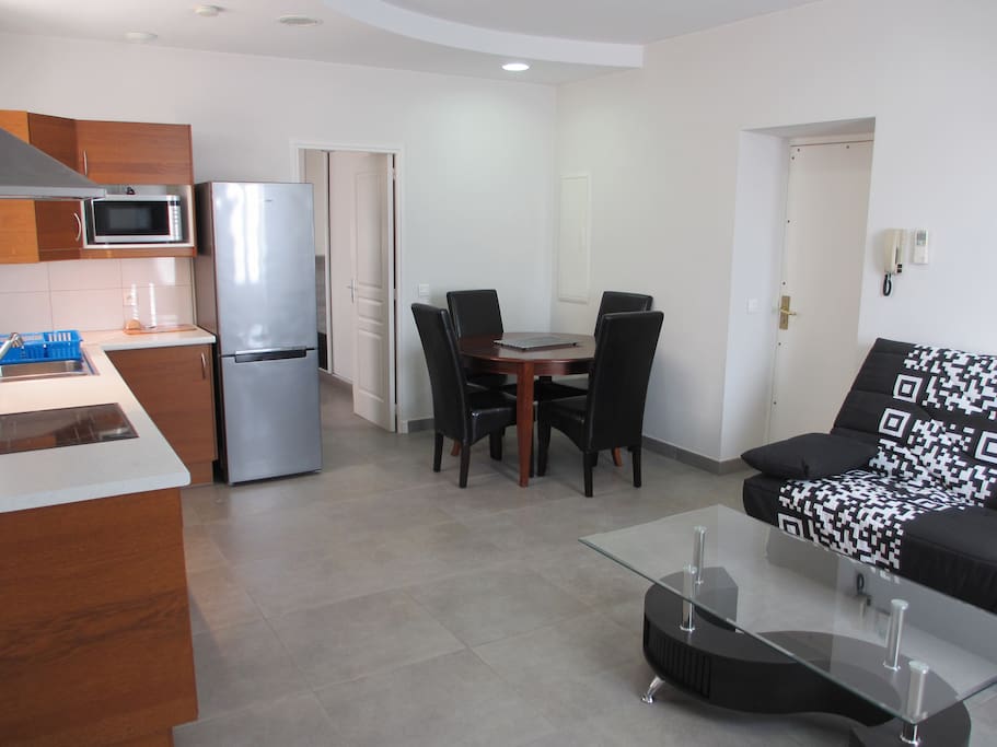 Dining room space up to 4 people