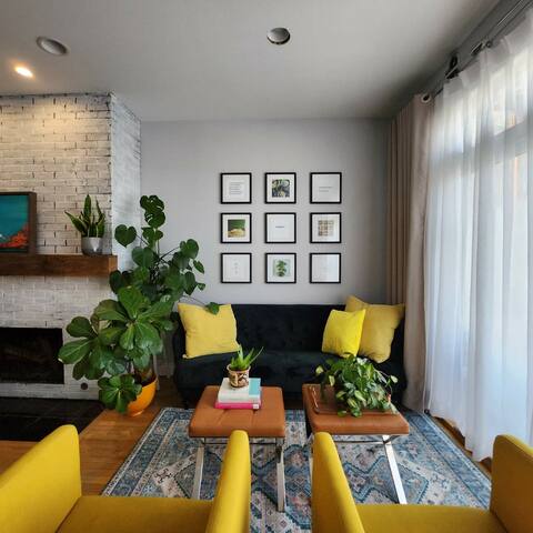 2 Fl Condo- 5 BedR-5 bathR sleep 16 near downtown gallery image 5