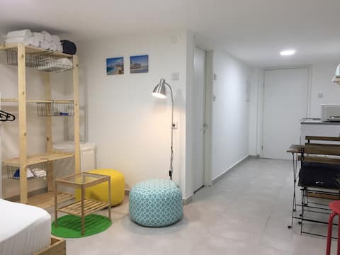 Perfect beach & market new studio apartment!