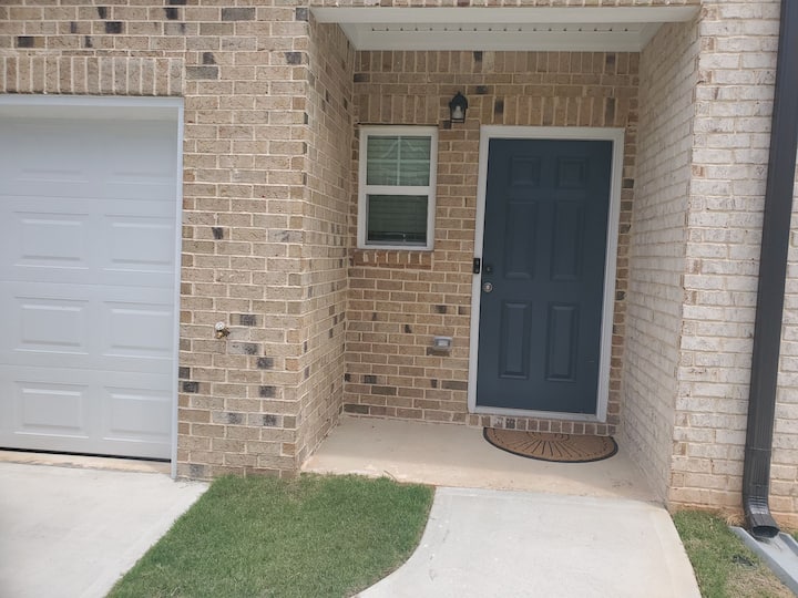 Cheerful Newly Built 3 Bedroom Townhome Mins. To - Union City, GA