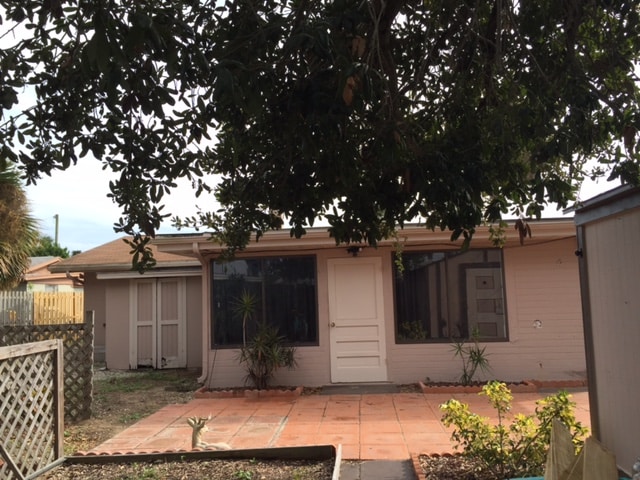 Off to the BEACH! Quiet, Safe,Pet friendly Home