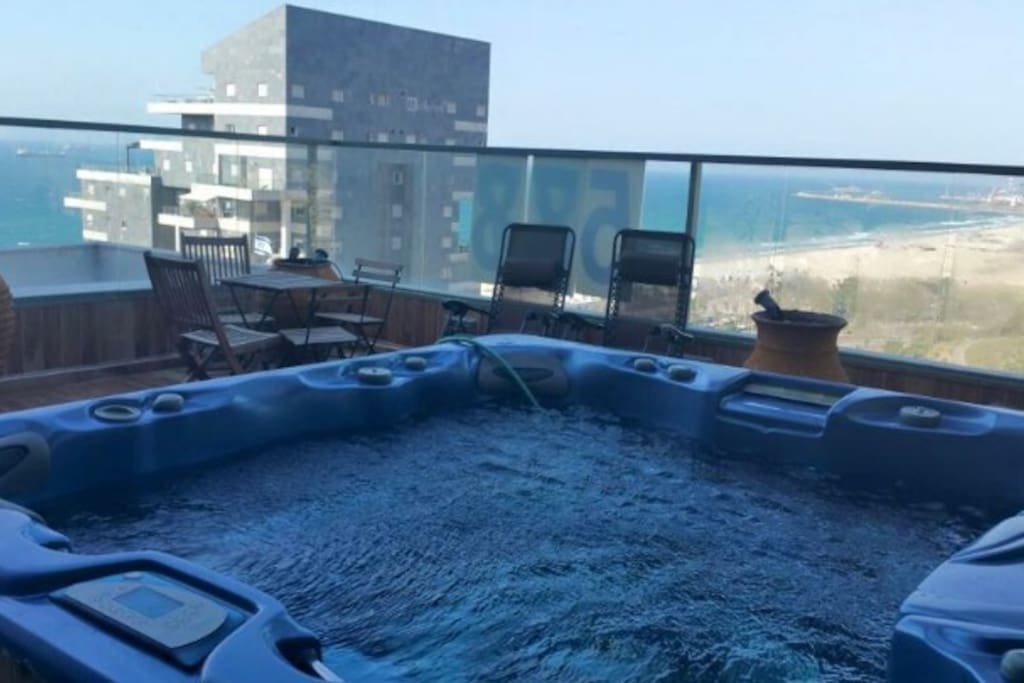 Jacuzzi on the balcony