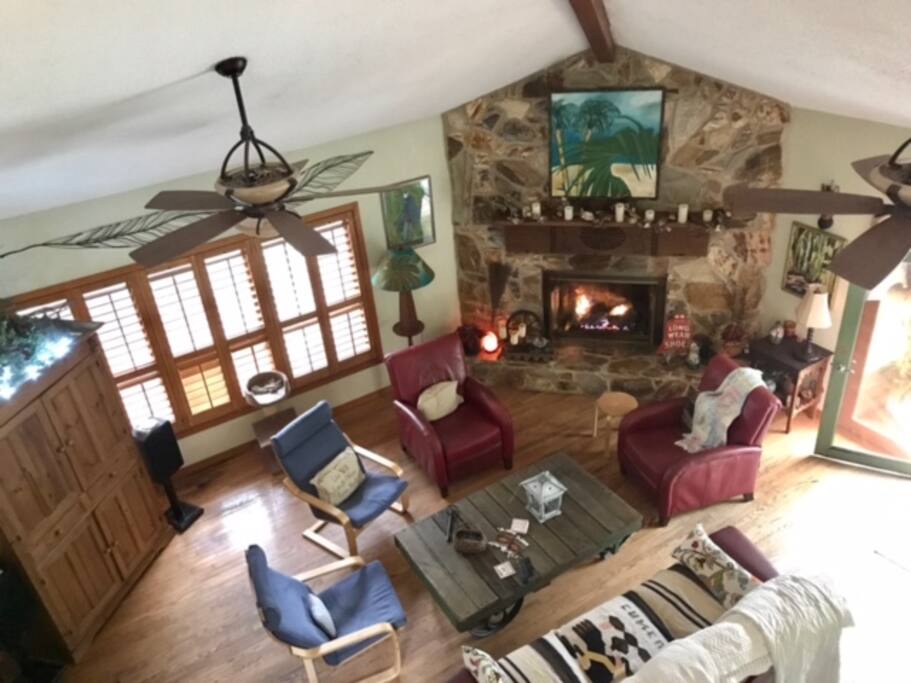 COMMON LIVING ROOM W FIREPLACE