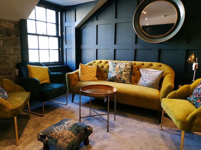 Castle View Retreat, Historic Grassmarket, 3 Bed