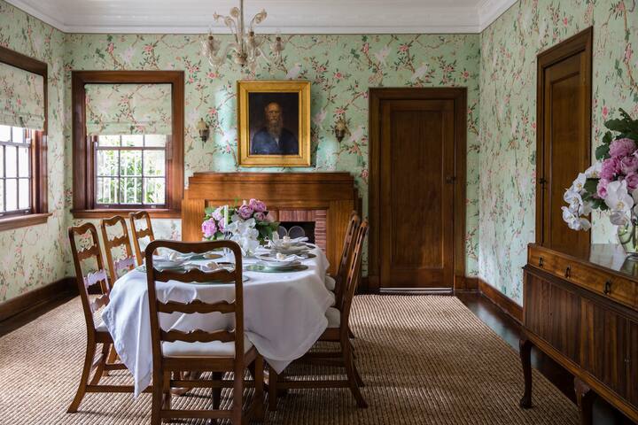 Edgecliff Retreat gallery image 2