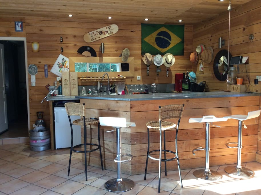 Bar canape convertible pool house